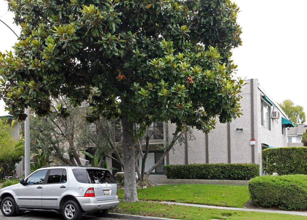2072 S Spinnaker St in Anaheim, CA - Building Photo