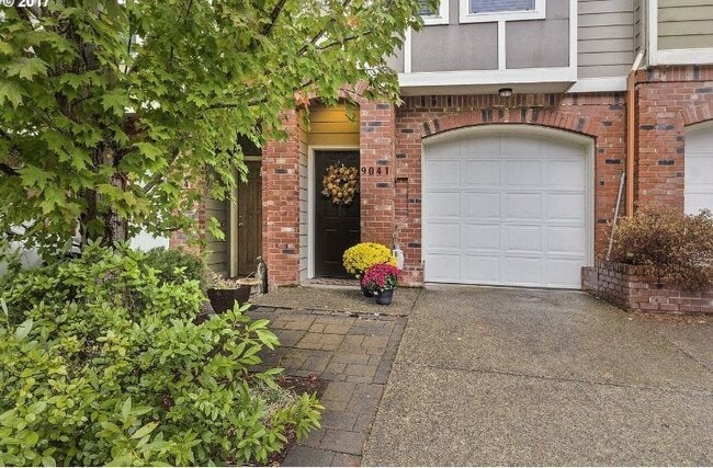 9041 SW Rystadt Ln in Portland, OR - Building Photo - Building Photo