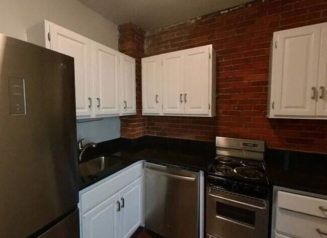 164 Broadway, Unit 164-2 in Somerville, MA - Foto de edificio - Building Photo
