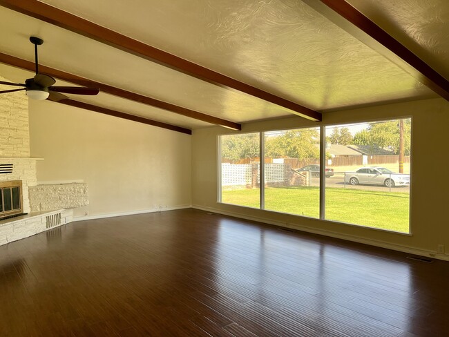 1235 N Prospect St in Porterville, CA - Building Photo - Building Photo