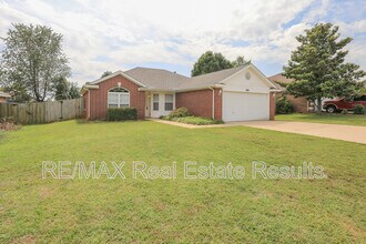 1071 Evergreen St in Centerton, AR - Building Photo - Building Photo