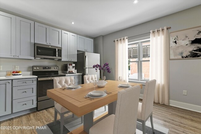 27 Washington St in East Stroudsburg, PA - Foto de edificio - Building Photo