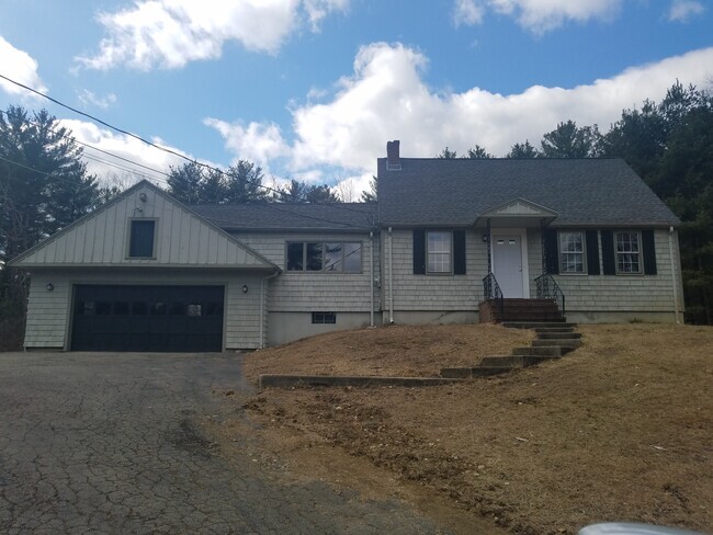 90 Turnpike Rd in Ipswich, MA - Foto de edificio