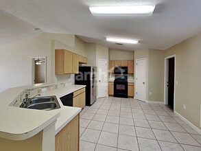 24746 Mary Beth Ct in Land O Lakes, FL - Foto de edificio - Building Photo