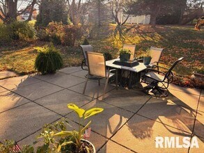 5214 Heatherstone Ct in Bettendorf, IA - Building Photo - Building Photo