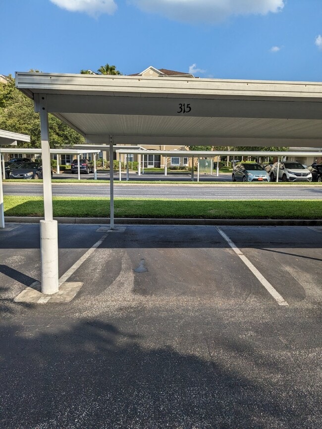 7801 Point Meadows Dr in Jacksonville, FL - Building Photo - Building Photo