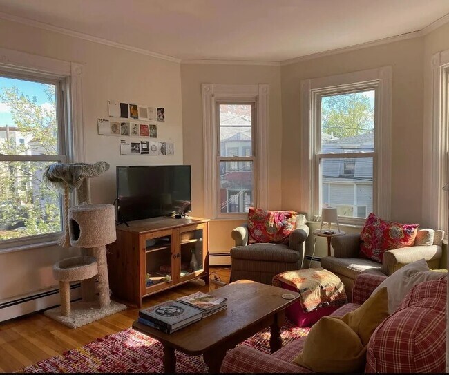 9 Houghton St, Unit 2 in Somerville, MA - Building Photo - Building Photo