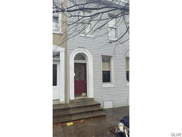 property at 633 N 6th St