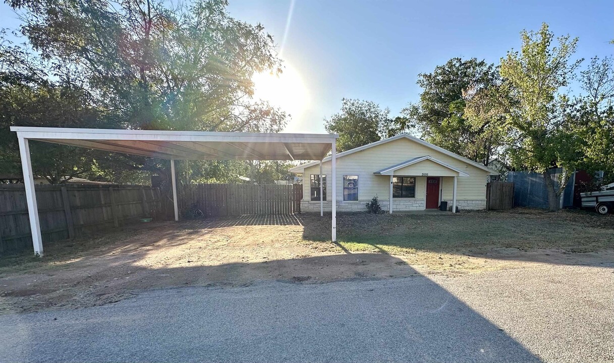 2695 Fred Woods Dr in Kingsland, TX - Building Photo