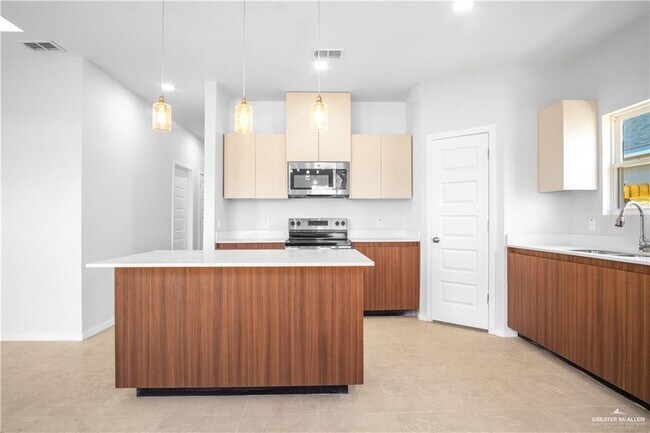 property at 27 N Onyx Ave