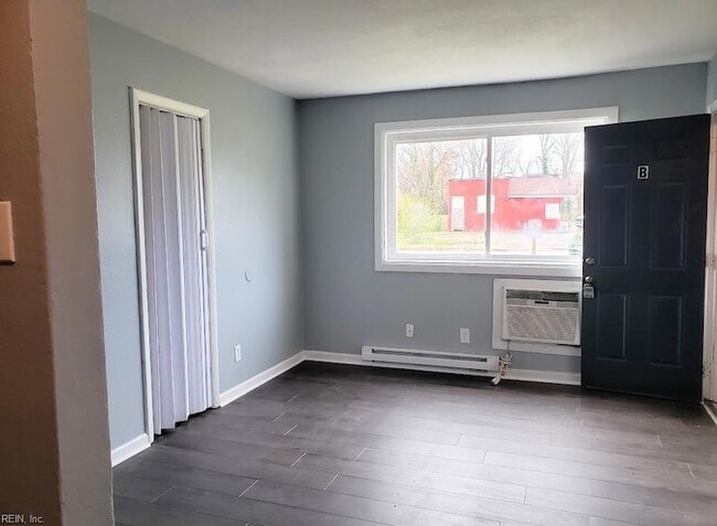 201 Dixie Ave, Unit B in Portsmouth, VA - Foto de edificio - Building Photo