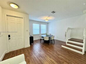 5620 NW 107th Ave in Doral, FL - Building Photo - Building Photo