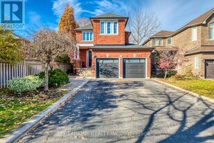 2163 Westmount Dr in Oakville, ON - Building Photo