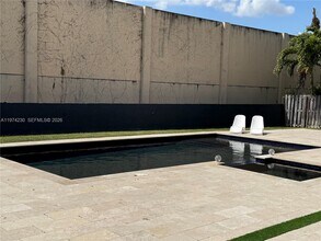 6951 W Wedgewood Ave in Davie, FL - Building Photo - Building Photo