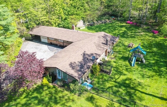 20 Cherry Ln in Syosset, NY - Building Photo - Building Photo