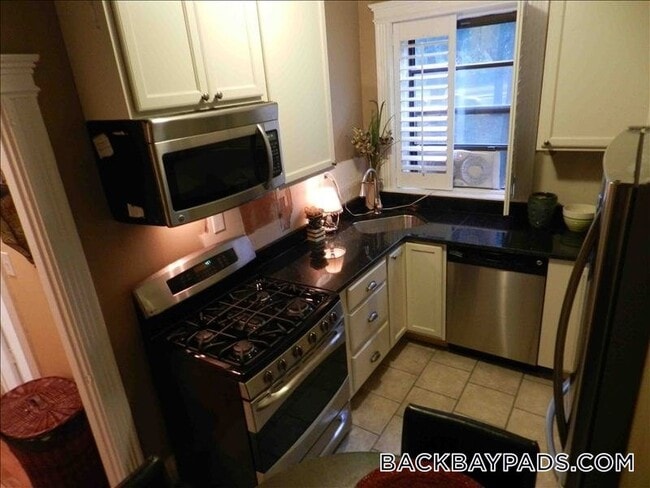 60 Charlesgate E in Boston, MA - Building Photo - Building Photo