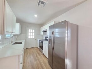 411 W 4th St in Flatonia, TX - Building Photo - Building Photo