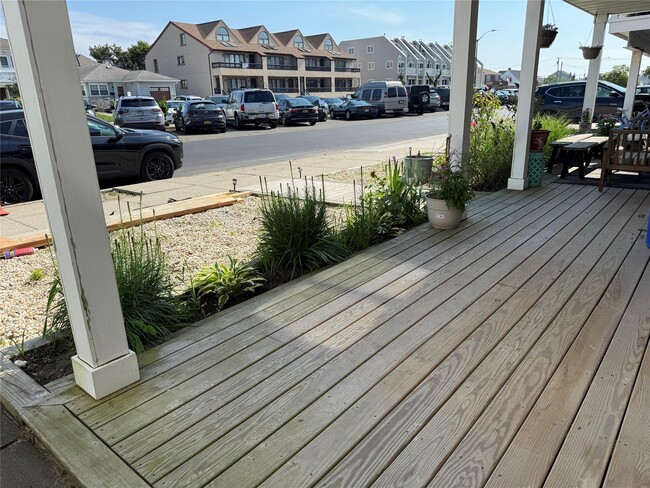 624 E Broadway in Long Beach, NY - Building Photo - Building Photo