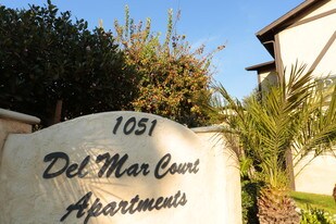 Del Mar Court Apartments in Chula Vista, CA - Building Photo