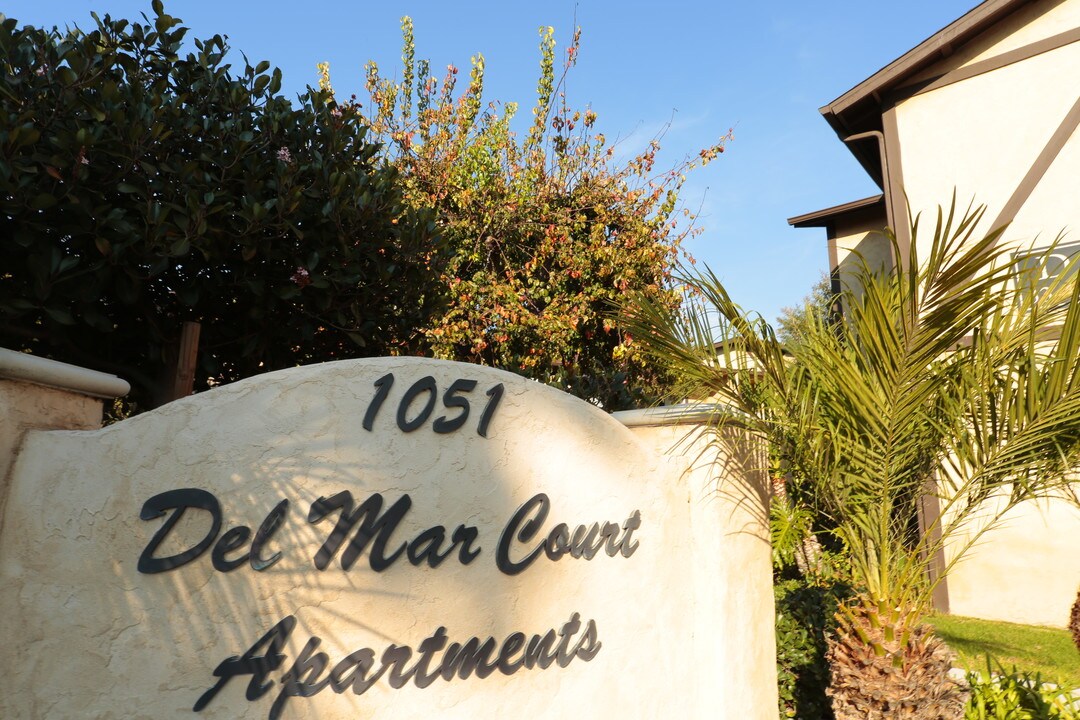 Del Mar Court Apartments in Chula Vista, CA - Foto de edificio