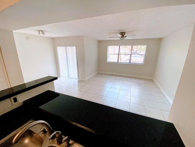 530 S Park Rd in Hollywood, FL - Building Photo - Building Photo