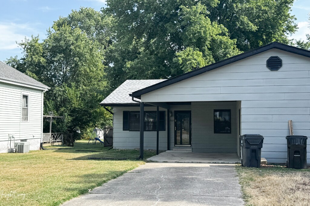 2602 E Main St in Belleville, IL - Building Photo