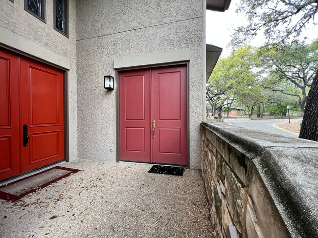 8000 Donore Pl, Unit 5 in San Antonio, TX - Foto de edificio - Building Photo