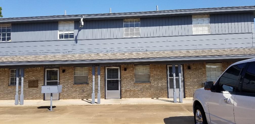 1304 Meadow Ln in Weatherford, OK - Building Photo