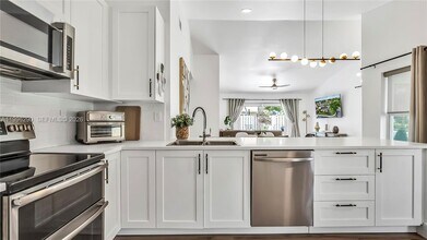 651 Shiloh Terrace in Davie, FL - Building Photo - Building Photo