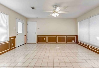 18103 Ravenfield Dr in Houston, TX - Foto de edificio - Building Photo