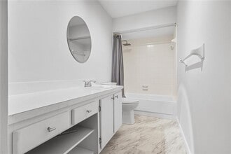 3040 NE 16th Ave, Unit 104 in Oakland Park, FL - Building Photo - Building Photo