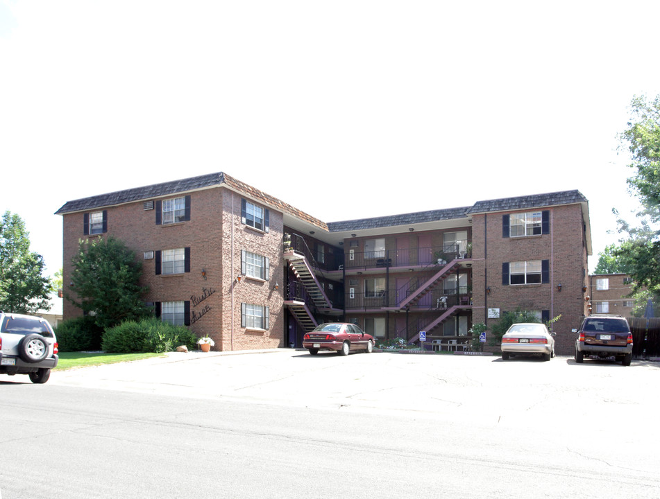 Rustic Aire Apartments in Englewood, CO - Foto de edificio