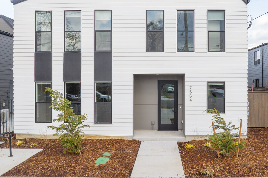 Emerald Townhomes in Portland, OR - Building Photo