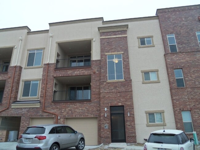 303 Inverness Way S in Englewood, CO - Building Photo - Building Photo