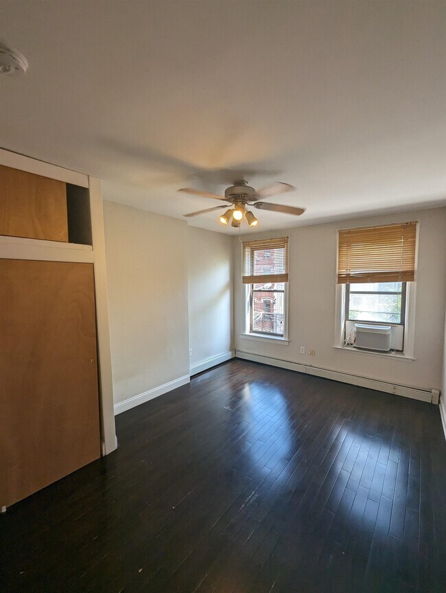 208 7th St in Jersey City, NJ - Building Photo - Building Photo
