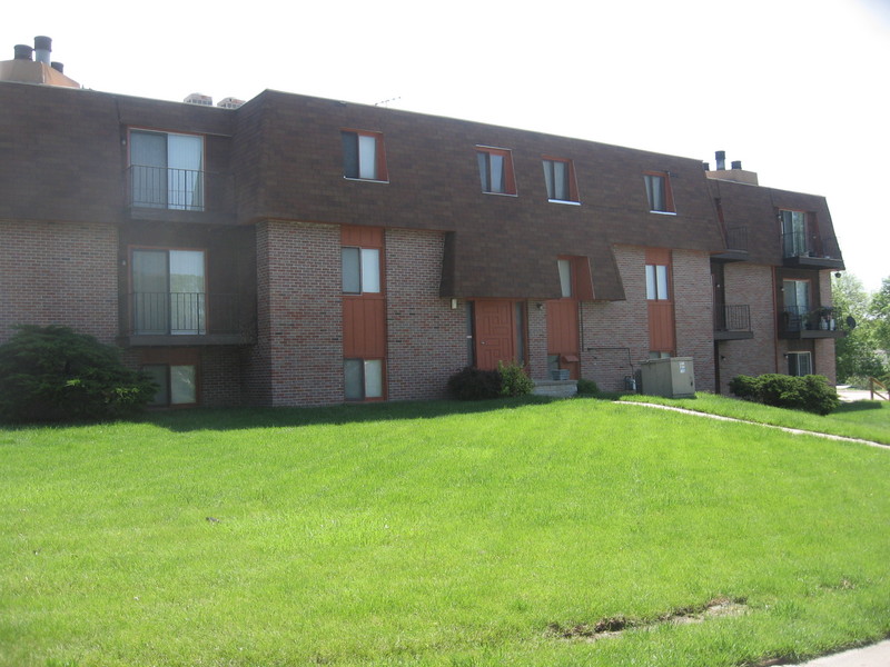 Warwick Apartments in Omaha, NE - Building Photo