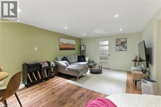 90 Toby Crescent in Hamilton, ON - Building Photo - Building Photo