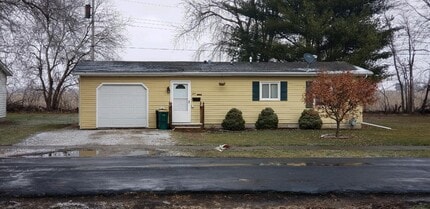 1221 Garden Ln in Galesburg, IL - Building Photo - Building Photo