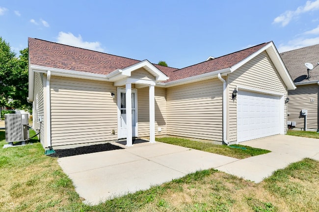 931 Maidstone Ave in Westfield, IN - Foto de edificio - Building Photo