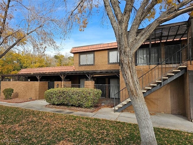 260 Shadybrook Ln in Las Vegas, NV - Building Photo - Building Photo