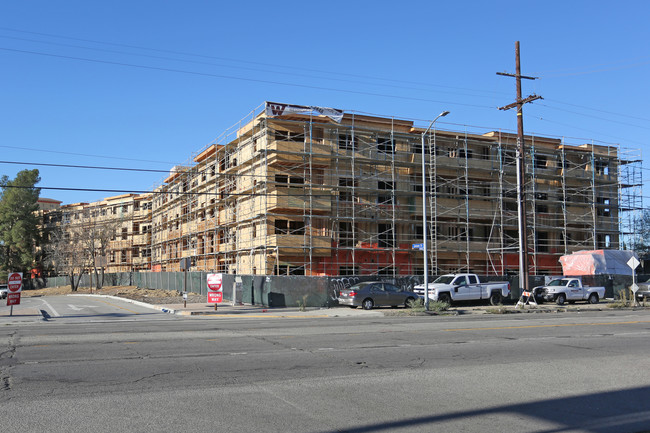 Sun Valley Senior Veterans in Sun Valley, CA - Foto de edificio - Building Photo