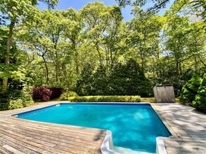 98 Hands Creek Rd in East Hampton, NY - Building Photo - Building Photo