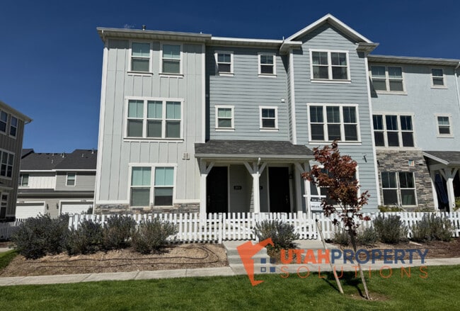 property at 1053 W Narrows Ln