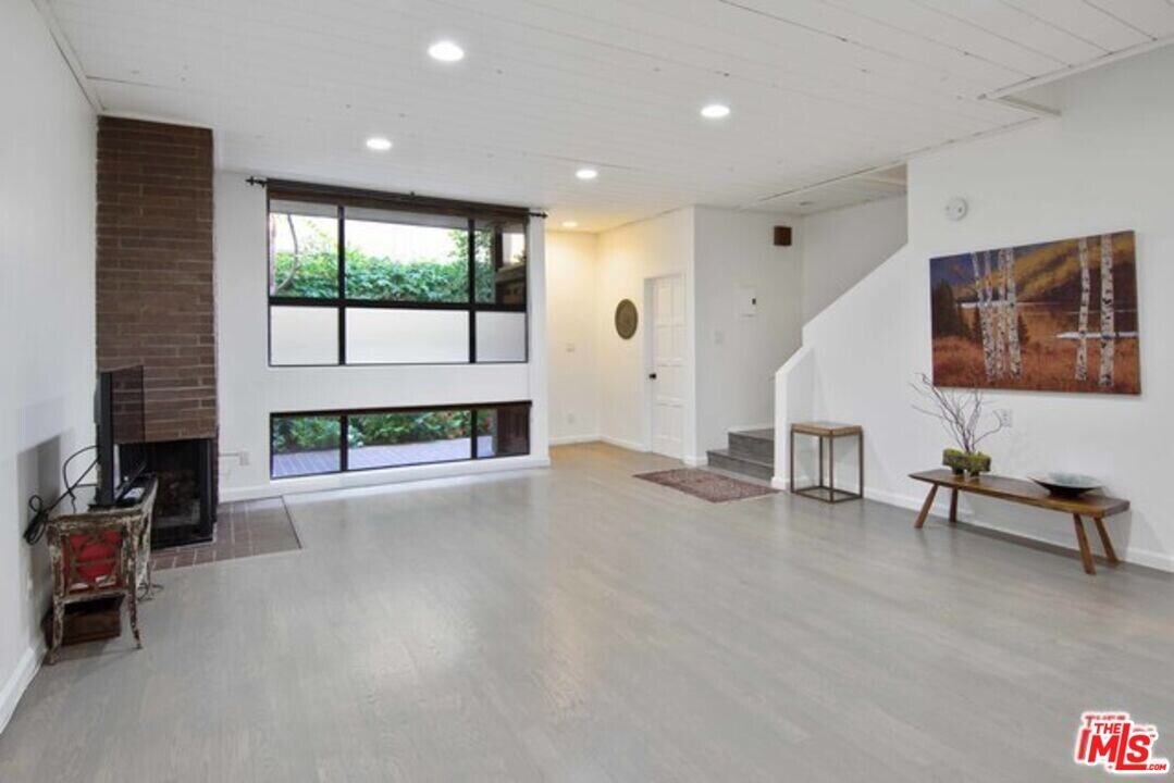 10315 Missouri Ave-Unit -102 in Los Angeles, CA - Building Photo