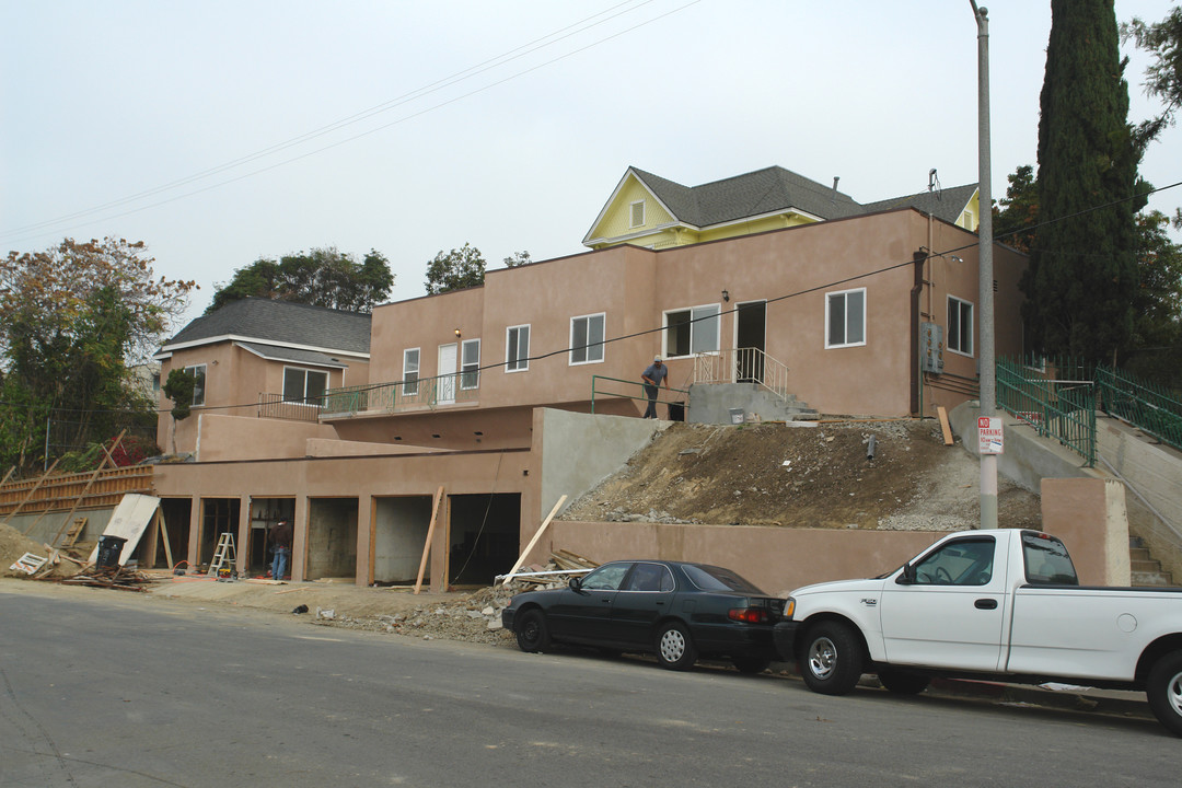 201 Rosemont Ave in Los Angeles, CA - Building Photo