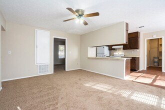 5931 Bobbin Ct in Lithonia, GA - Building Photo - Building Photo