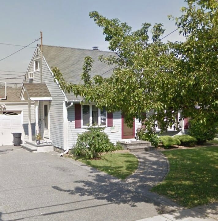 36 Ketcham Rd in Hicksville, NY - Building Photo