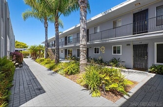 4750 Noyes St, Unit #110 in San Diego, CA - Foto de edificio - Building Photo