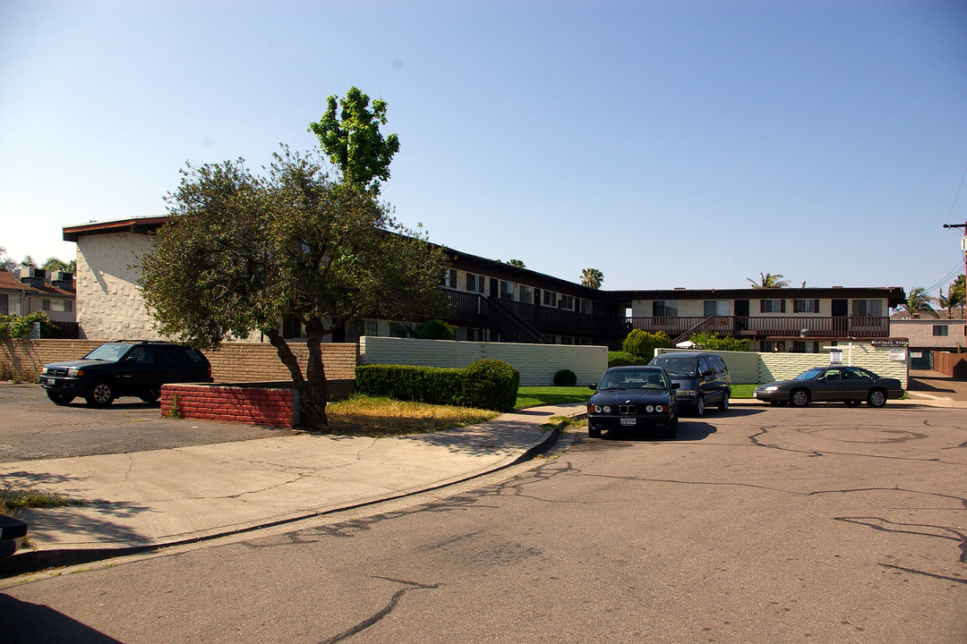 Mcclure Villa Apartments in El Cajon, CA - Foto de edificio