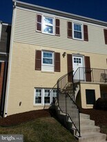 165 Leeds Ct W in Warrenton, VA - Building Photo